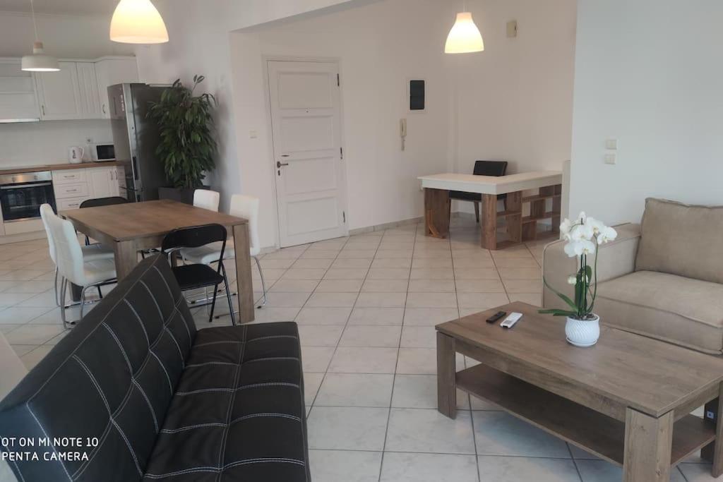 Eva'S House Apartman Karababás Kültér fotó